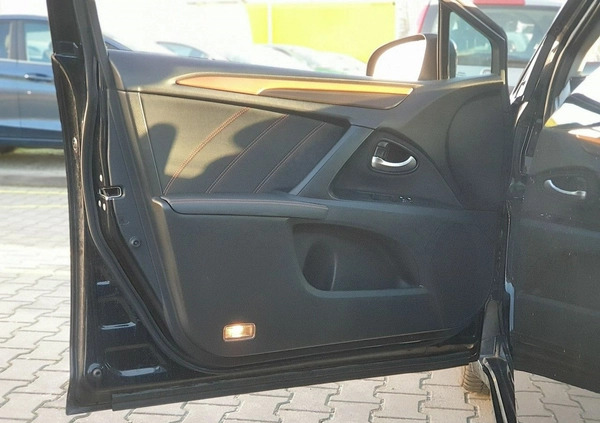 Toyota Avensis cena 69800 przebieg: 88870, rok produkcji 2017 z Mława małe 254